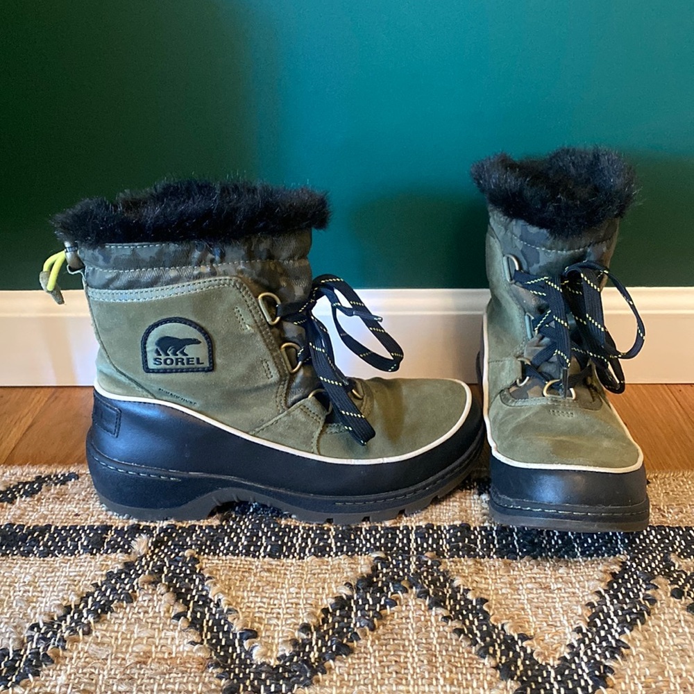 Sorel Green and Black Camo Carnival Winter Boots (gently used)